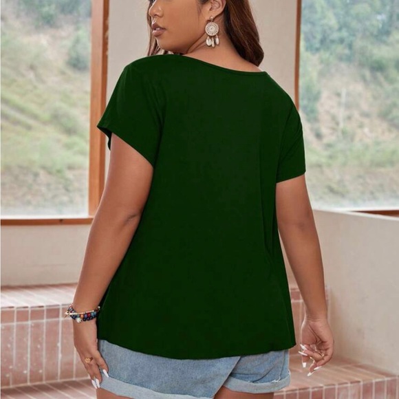 NWOT  Plus Geo Print Curved Hem Tee 3XL-18 - Picture 2 of 6